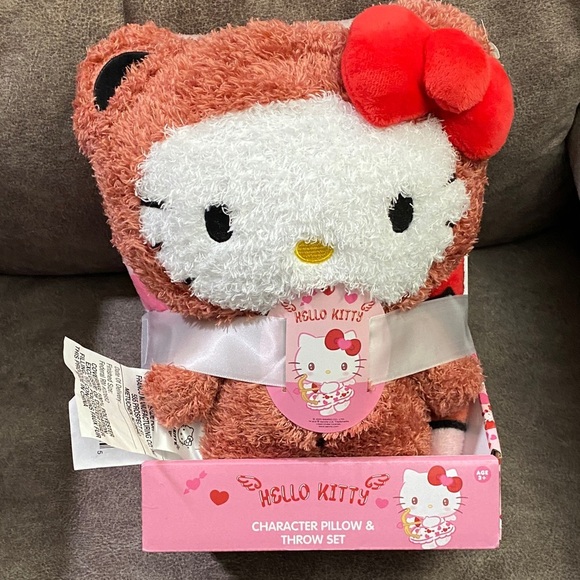 Hello Kitty Other - ☀️Hello Kitty Plush Pillow & Throw Set in Pink, White, Red